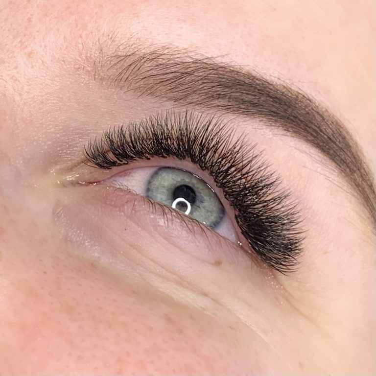 Read more about the article 2.	Przedłużanie rzęs